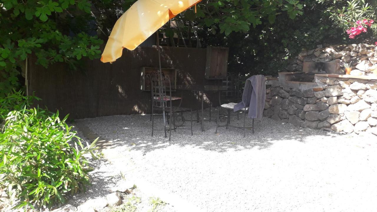 Bed and Breakfast Les Vingalieres Salernes Exterior foto